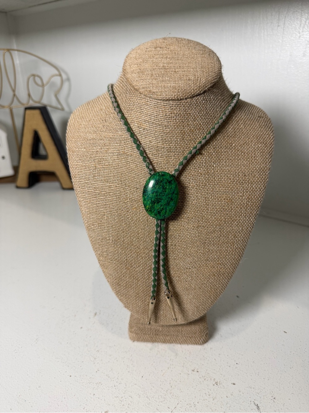 Green Stone Bolo Tie Unisex Western Necklace Southwest Cowboy 17 Inch